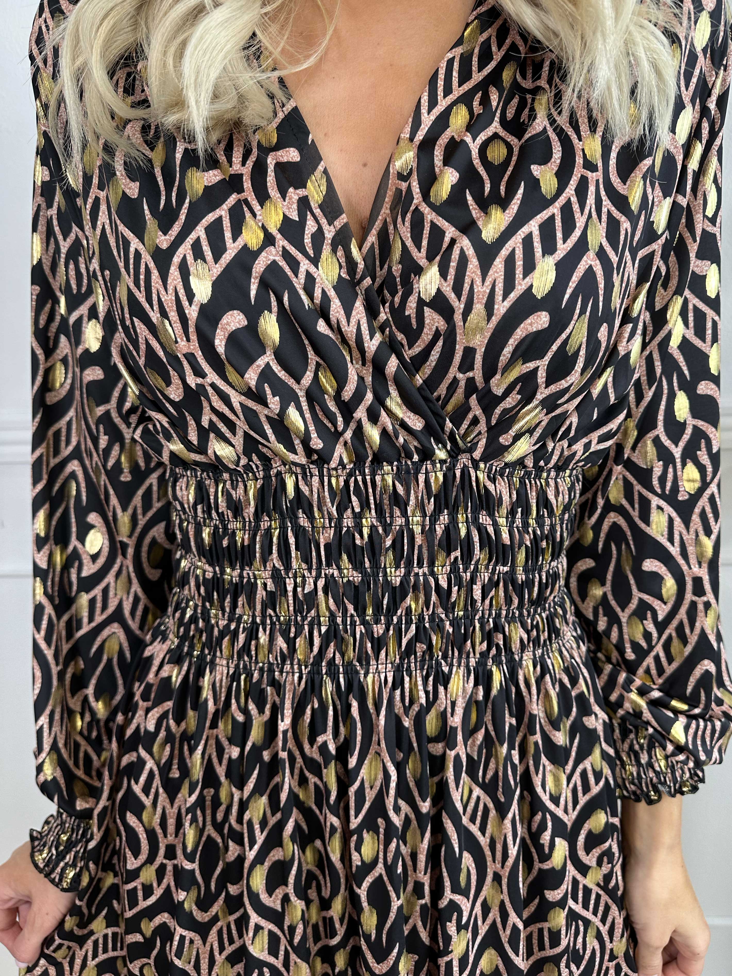 Pams Boho Short L/S - Elastisk mønstret kjole i krølfrit stof